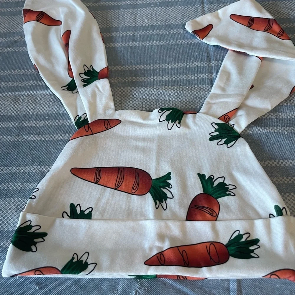 Perfect for Easter!!!! Carrot Print Baby Onesie and Hat Set size 6-12 months